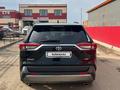 Toyota RAV4 2021 года за 18 100 000 тг. в Актобе – фото 2