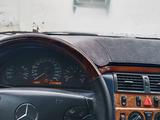 Mercedes-Benz E 280 1996 года за 2 819 571 тг. в Аральск – фото 2