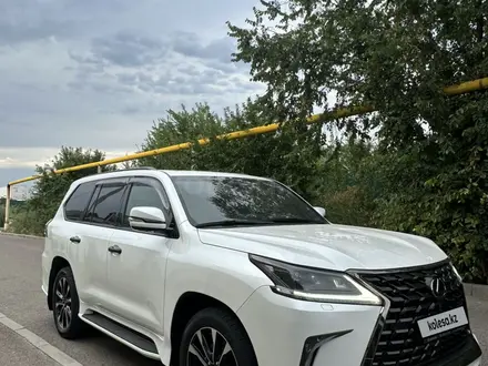 Lexus LX 570 2021 года за 73 500 000 тг. в Алматы – фото 2