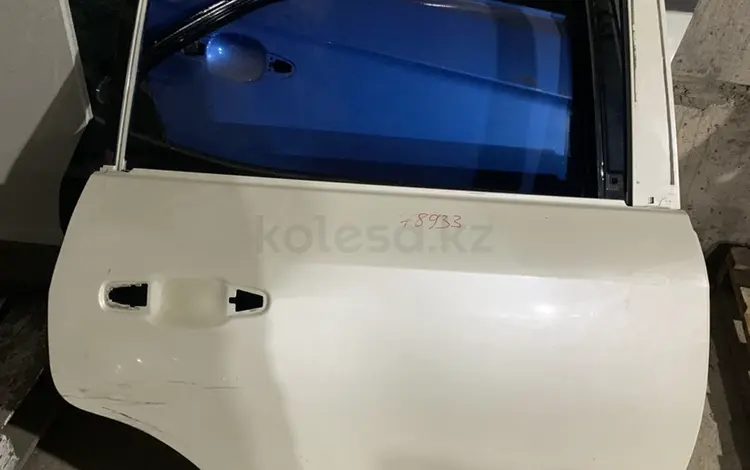 Дверь задняя правая Тойота Ленд Крузер 200 16-21г за 190 000 тг. в Павлодар