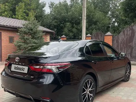 Toyota Camry 2021 года за 14 000 000 тг. в Уральск – фото 5