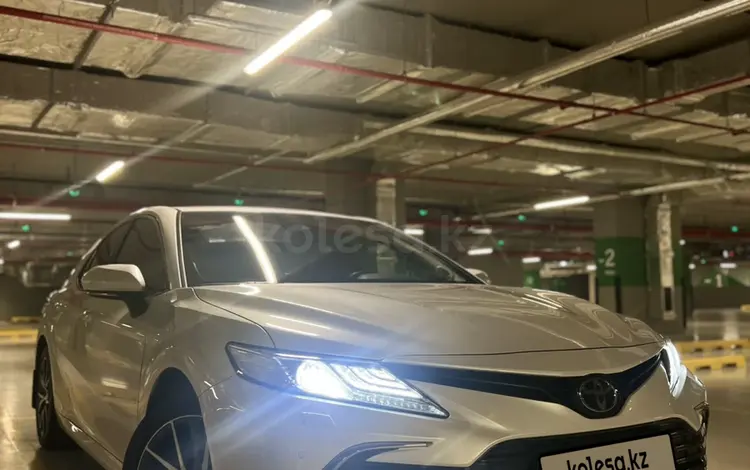 Toyota Camry 2021 года за 18 400 000 тг. в Астана