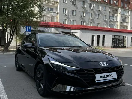 Hyundai Elantra 2021 года за 10 500 000 тг. в Атырау – фото 2