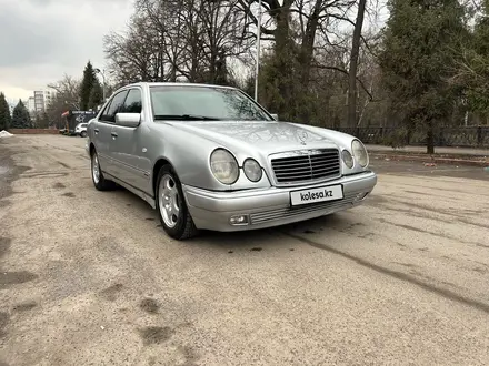 Mercedes-Benz E 280 1999 года за 2 900 000 тг. в Алматы – фото 2