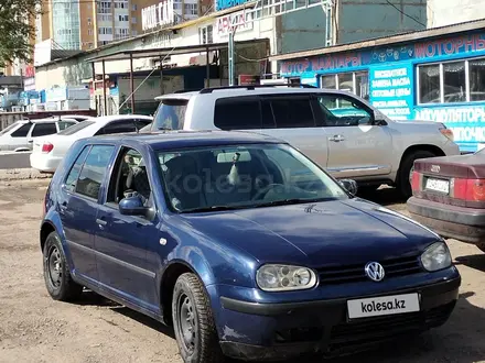 Volkswagen Golf 2001 года за 2 800 000 тг. в Астана