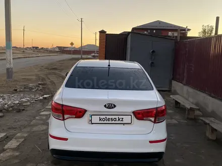 Kia Rio 2015 года за 4 000 000 тг. в Кульсары – фото 5