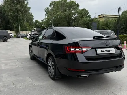 Skoda Superb 2017 года за 12 000 000 тг. в Алматы – фото 4