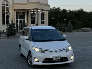 Toyota Estima, 2010