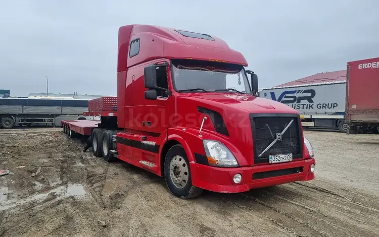 Volvo  VNL 2005 года за 30 000 000 тг. в Атырау