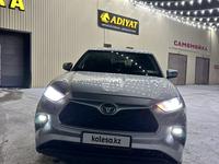 Toyota Highlander 2022 года за 28 000 000 тг. в Караганда