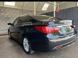 Hyundai Sonata 2012 года за 4 000 000 тг. в Актобе – фото 2