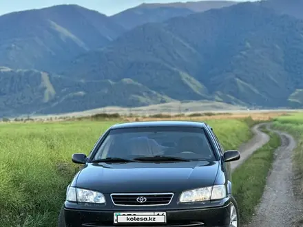 Toyota Camry 2001 года за 4 100 000 тг. в Усть-Каменогорск