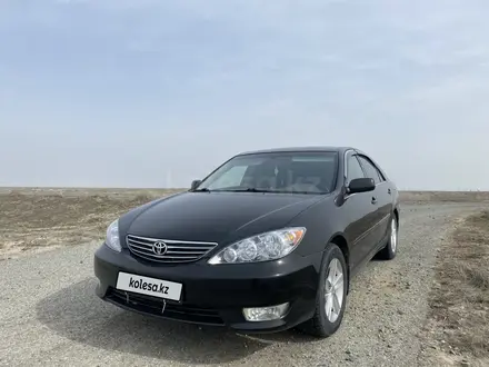 Toyota Camry 2005 года за 4 500 000 тг. в Атырау – фото 2
