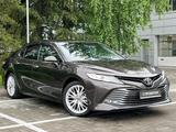Toyota Camry 2018 года за 14 950 000 тг. в Алматы – фото 3