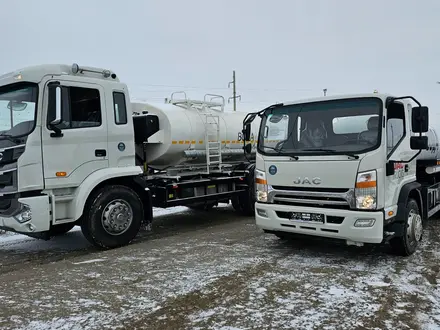 JAC  Автоцистерна АЦПТ-10 для перевозки питьевой воды, молока на шасси JAC N200 2024 года за 38 000 000 тг. в Атырау – фото 45