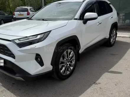 Toyota RAV4 2023 года за 17 500 000 тг. в Караганда – фото 2