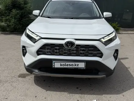 Toyota RAV4 2023 года за 17 500 000 тг. в Караганда
