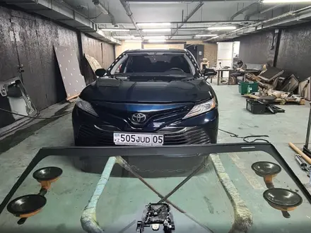 Автостекло установка антибликовые лобовое за 25 000 тг. в Алматы – фото 2