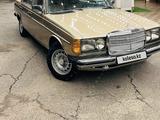 Mercedes-Benz E 200 1981 года за 1 800 000 тг. в Алматы