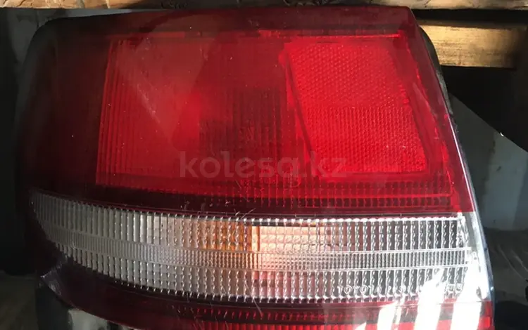 Задний левый фонарь на Toyota CarinaE хэтчбек б. У оригинальный за 45 000 тг. в Алматы