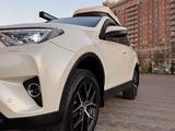 Toyota RAV4 2017 года за 11 500 000 тг. в Актау – фото 2