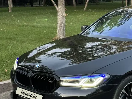 BMW 530 2018 года за 18 200 000 тг. в Алматы – фото 2