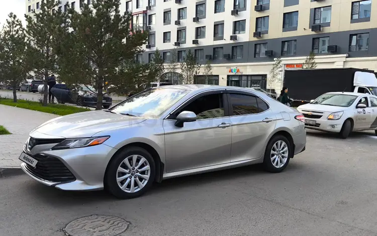 Toyota Camry 2018 года за 11 500 000 тг. в Астана