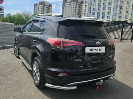 Toyota RAV4 2018 года за 15 500 000 тг. в Астана – фото 4