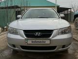 Hyundai Sonata 2006 года за 4 800 000 тг. в Уральск – фото 3