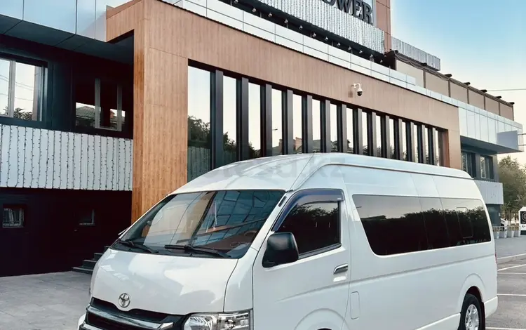 Toyota Hiace 2016 годаүшін17 500 000 тг. в Атырау