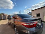 Toyota Camry 2016 года за 5 700 000 тг. в Уральск – фото 2