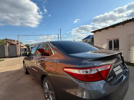 Toyota Camry 2016 года за 5 500 000 тг. в Уральск – фото 2