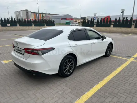 Toyota Camry 2023 года за 17 200 000 тг. в Караганда – фото 3