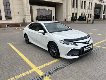 Toyota Camry 2023 года за 17 200 000 тг. в Караганда – фото 2