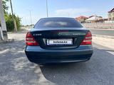 Mercedes-Benz C 200 2001 года за 3 650 000 тг. в Шымкент – фото 2