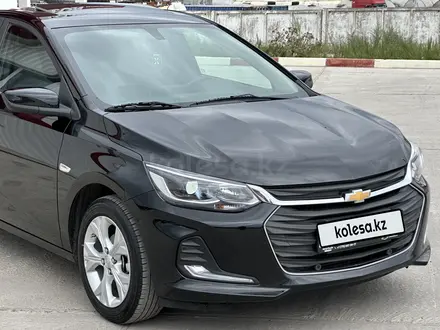 Chevrolet Onix 2023 года за 6 850 000 тг. в Караганда – фото 5