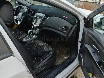 Chevrolet Cruze 2013 года за 3 980 000 тг. в Шымкент – фото 4