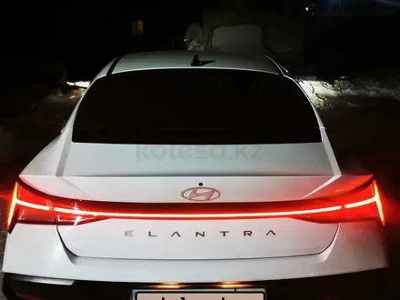 Hyundai Elantra 2023 года за 10 299 999 тг. в Петропавловск – фото 4