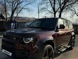 Land Rover Defender 2024 года за 75 500 000 тг. в Алматы – фото 4