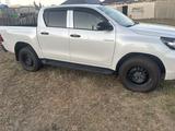 Toyota Hilux 2022 года за 18 000 000 тг. в Аксай – фото 2