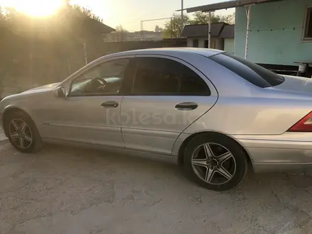 Mercedes-Benz C 180 2002 года за 2 500 000 тг. в Каскелен – фото 3