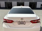 Toyota Camry 2020 года за 10 400 000 тг. в Атырау – фото 3