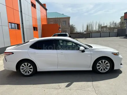 Toyota Camry 2020 года за 10 000 000 тг. в Атырау – фото 5