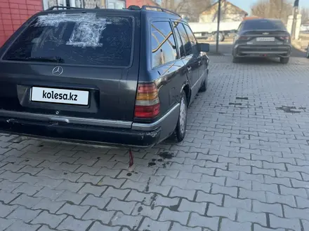 Mercedes-Benz E 260 1990 года за 1 300 000 тг. в Алматы – фото 2