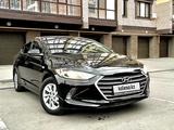 Hyundai Elantra 2018 года за 7 500 000 тг. в Уральск