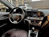 Hyundai Elantra 2018 года за 7 500 000 тг. в Уральск – фото 5