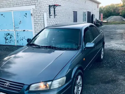 Toyota Camry 1998 года за 3 300 000 тг. в Урджар – фото 3