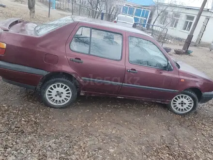 Volkswagen Vento 1993 года за 700 000 тг. в Уральск – фото 3