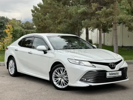 Toyota Camry 2019 года за 15 000 000 тг. в Алматы