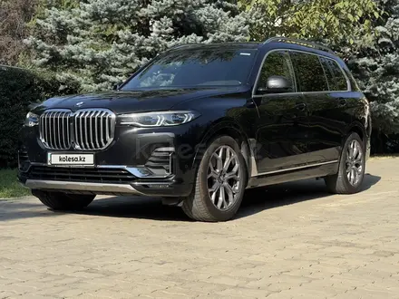 BMW X7 2021 года за 43 000 000 тг. в Алматы